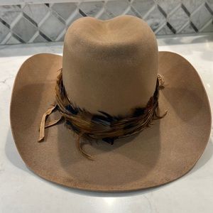 Resistor XXXBeaver Tan cowboy hat from Cutler Bill Wester World woman